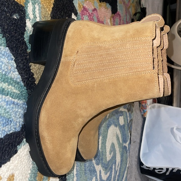 Madewell Chelsea Lugsole  Heeled Boot in Oiled Suede 9.5 Style No.  NH199 - Picture 3 of 3